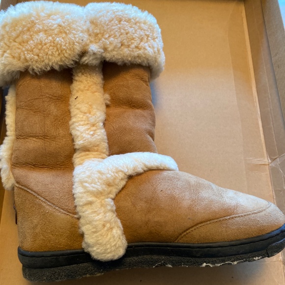 Size 9 Emus - Picture 2 of 7